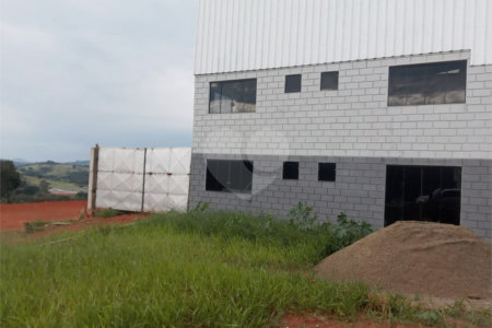 Galpão de 1200 m ² novos para locação em Nazaré Paulista/ Atibaia