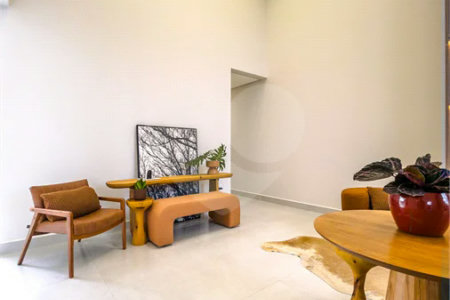 Casa Térrea – Condomínio Maria Cândida - 300 m² de terreno - 212 m² de área construída - 4 vagas de garagem, sendo 2 cobertas - Sala de jantar e estar integradas, com pé-direito duplo e cortina - 3 suítes com ar-condicionado, sendo 1 master com closet – planejado – Roupeiro – Escritório - Cozinha