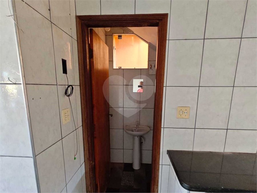 ?Oportunidade Única em São Carlos: Salão Comercial + Casa Independente nos Fundos – Ideal para Investidores!