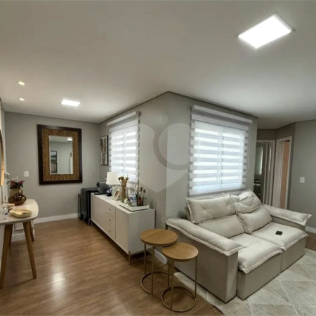 Apartamento de 100 m² à venda em Santo André, sem condomínio, com 2 quartos, 2 banheiros, móveis planejados, área gourmet e 1 vaga coberta e fixa. Excelente acabamento.