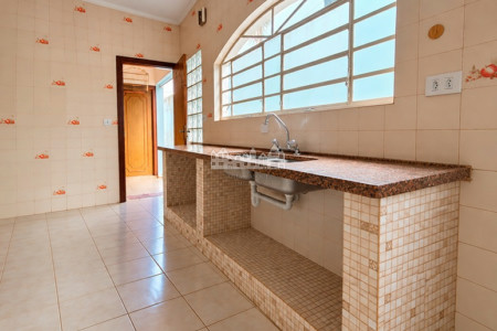 Casa Térrea à venda com 4 quartos, sendo 2 suítes, em Loteamento Loanda, Atibaia, SP