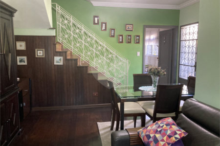 Casa com 4 dormitórios na Saúde.