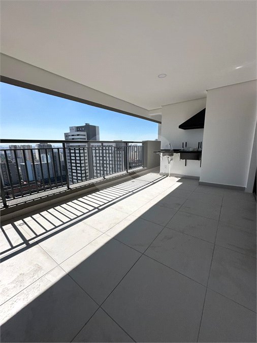 Apartamento com 125m², 3 dormitórios, sendo 3 suítes, 2 vagas, à venda na Moóca.