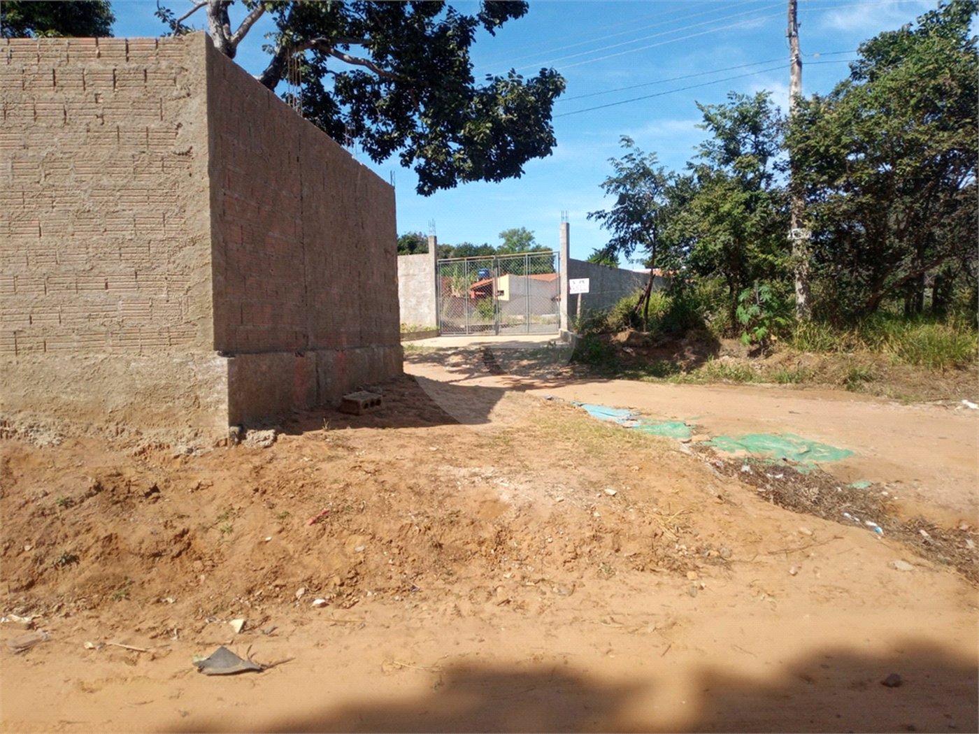 Maravilhosa chácara no Aracê de Santo Antonio recém construída, com uma construção de 230m²