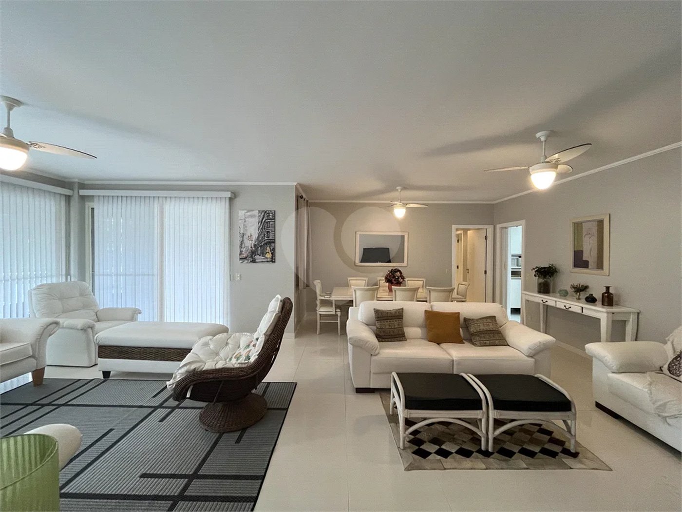 Apartamento à venda com 3 quartos, sendo 1 suíte, em Riviera de São Lourenço, Bertioga, SP