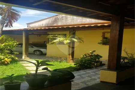 Sobrado à Venda no Parque Fehr – 3 Dormitórios e Área Gourmet em Rua Tranquila