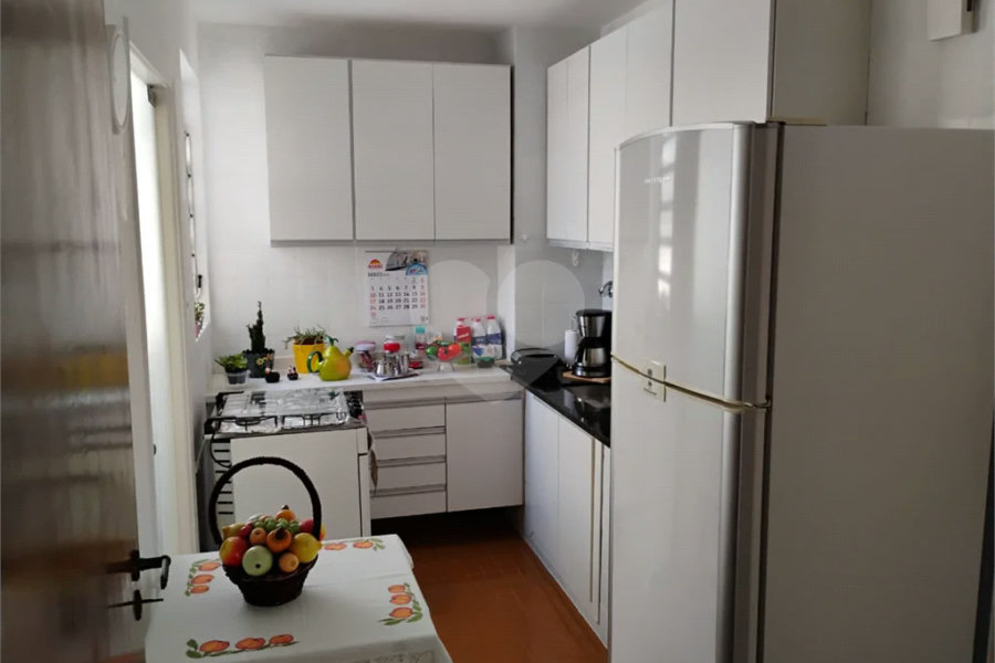 Vende-se apartamento no Jardim Aeroporto com 03 dormitórios