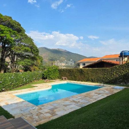 Casa à venda com 4 quartos, sendo 2 suítes, em Vila Petrópolis, Atibaia, SP