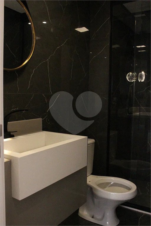 Apartamento 2 dormitórios, 1 suíte, 2 banheiros e 1 vaga de garagem.