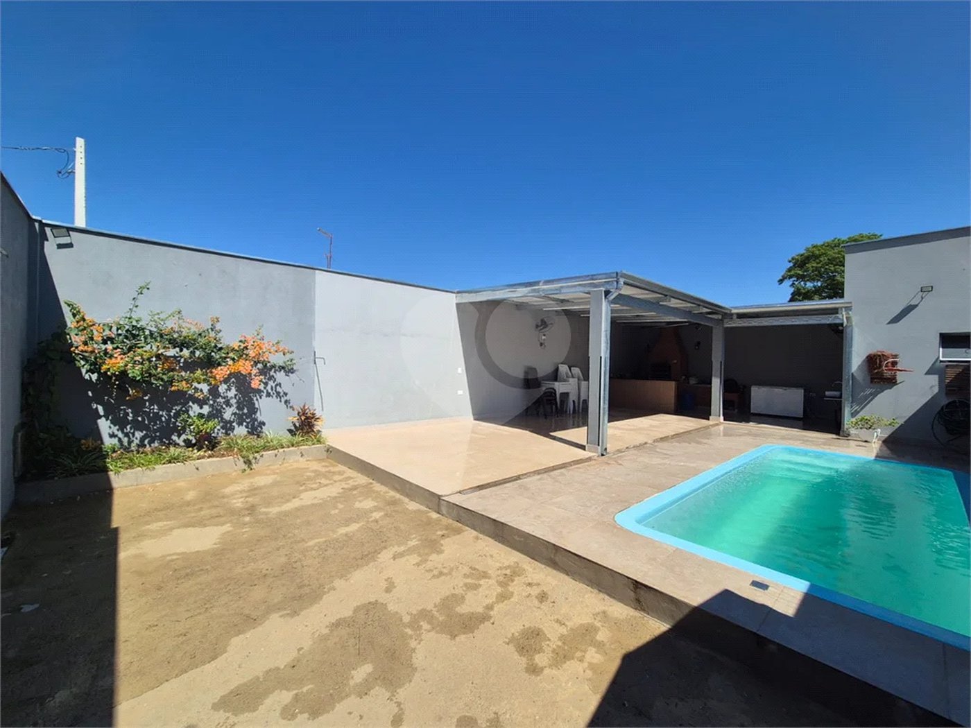 Dois imóveis em um terreno de 300 m² (12 x 25) - Com acesso independente