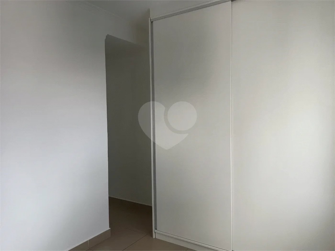 APARTAMENTO PARAÇAÇÃO COM 3 DORMITÓRIOS E 2 VAGAS DE GARGEM NA VILA ANASTÁCIO