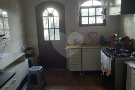 Casa com 260m² , 3 pavimentos , 6 dormitórios , 1 suíte , 3 vagas , a venda no Itaim Paulista.