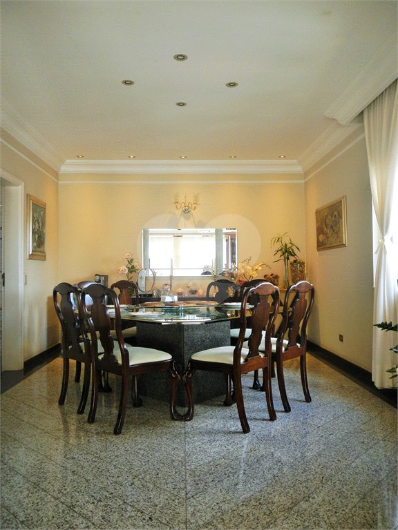 Apto na Vila Mariana c/270m2 - 4 Quartos/3 Suítes/5 Vagas de garagem - metrô Santa Cruz