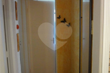 Apartamento no Condomínio Residencial Ipê I .
