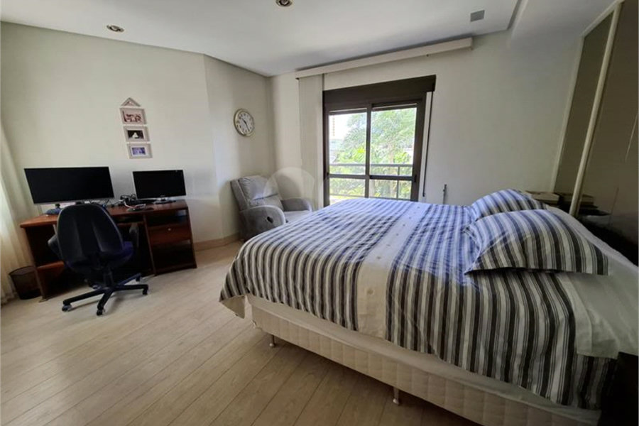 Apartamento, a venda, com 300m² de área privativa, 4 suítes, 4 vagas - Santana / SP