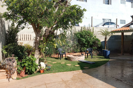 Linda casa com casa de piscina