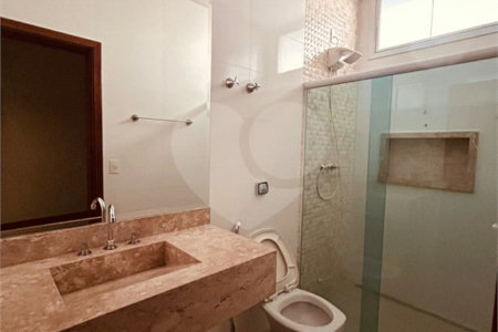 Casa à venda com 3 quartos, sendo 3 suítes, no condomínio Village Damha III, São Carlos - SP