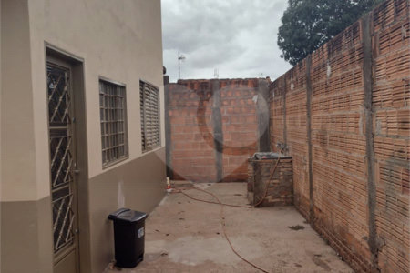 Casa térrea em Araraquara/SP.