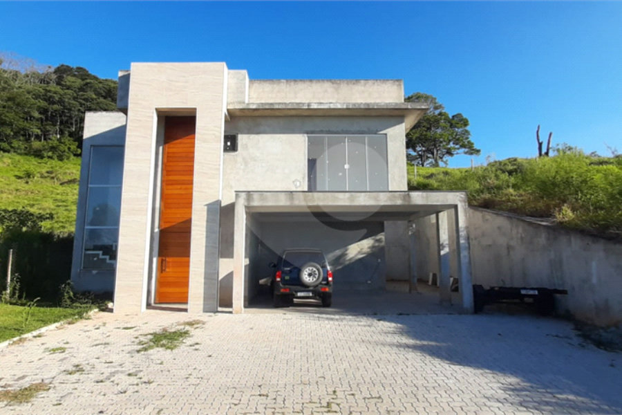 Casa nova na Serra da Cantareira com 3 suítes