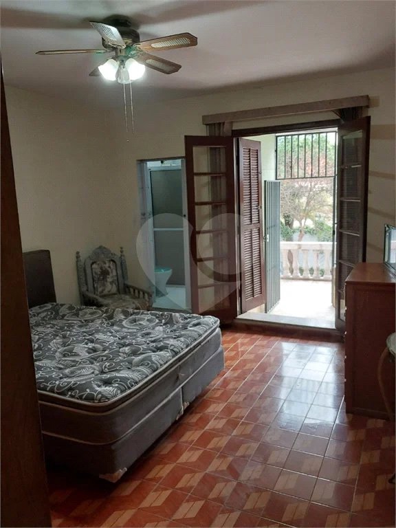 Sobrado à venda com 212 m², 2 quartos (suítes), 3 banheiros e 2 vagas de garagem, em São Caetano do Sul