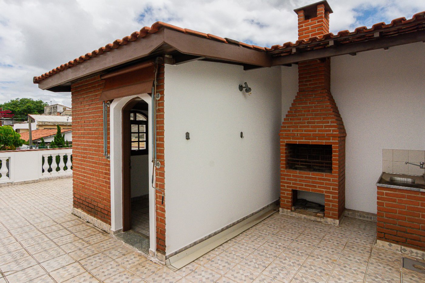 Sobrado à venda 187m² com 5 quartos, sendo 2 suítes, em Conjunto Residencial Butantã próximo à USP