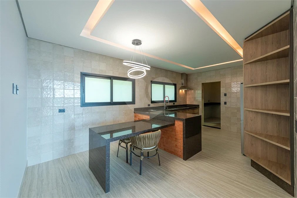 Casa à venda com 4 suítes no condomínio Vale da Santa Fé, Vinhedo - SP