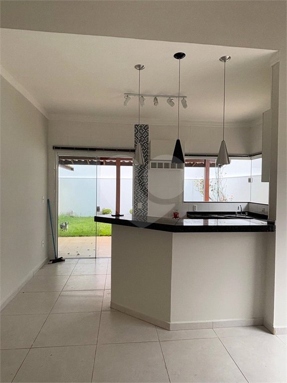 Vende-se casa no Village Damha II
