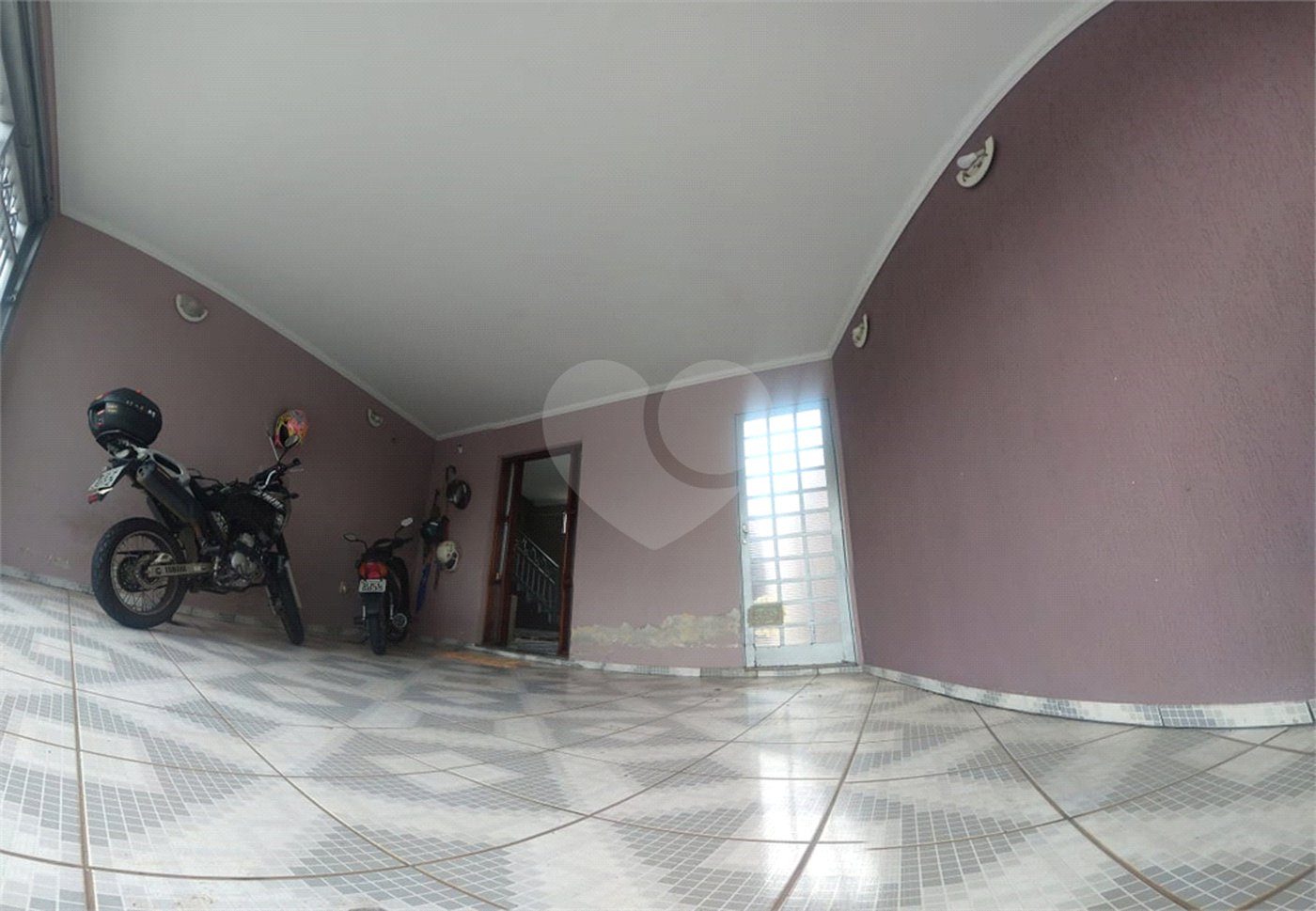 Sobrado com 3 suítes.