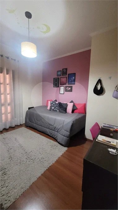 Casa Exclusiva com Pé-Direito Alto e Área Gourmet no Jardim Paraíso