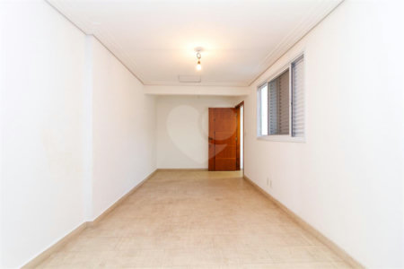Casa Sobrado à venda com 342 m², 3 dormitórios, sendo 2 suítes, 4 vagas na Vila Mariana - São Paulo.
