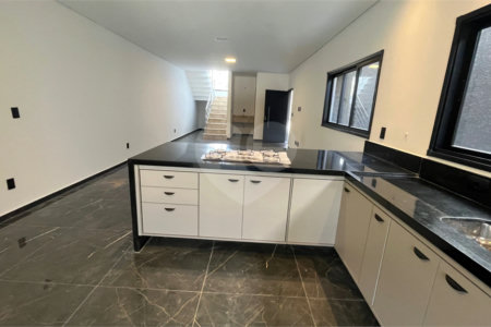 Casa Assobradada com 3 suítes na Vila Thais em Atibaia