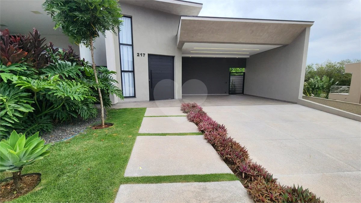 Casa à venda com 3 suítes no condomínio Via Castelli, Louveira - SP