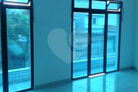 Prédio comercial com 724m² , 8 banheiros e 5 vagas de garagem , à venda na Vila Formosa.
