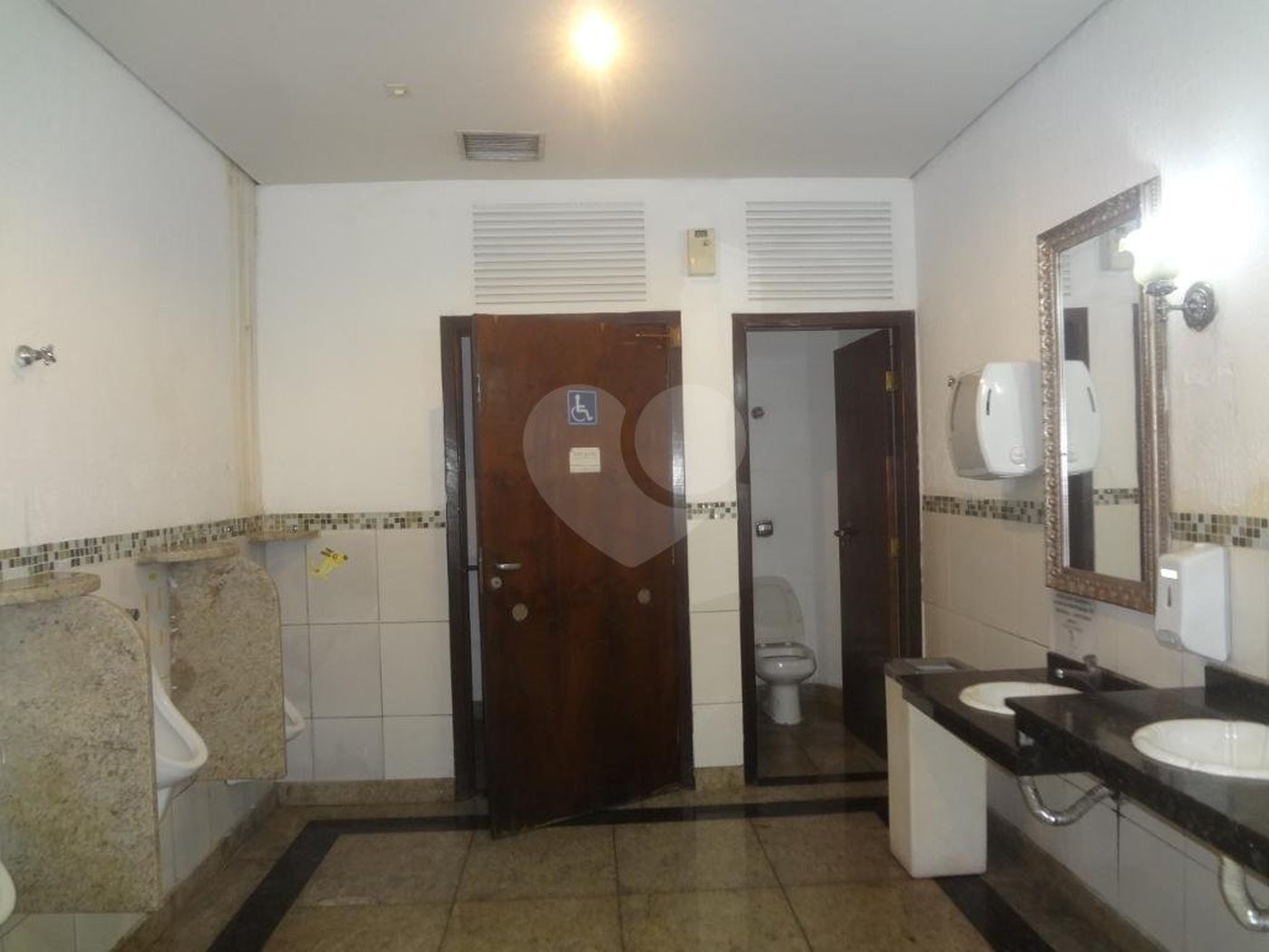 Casa comercial à venda na Rua Treze de Maio