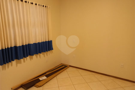Casa Térrea no Condomínio Damha I,