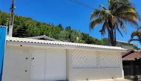 Casa Térrea à venda com 6 quartos, sendo 5 suítes,  no Centro, Ubatuba, SP