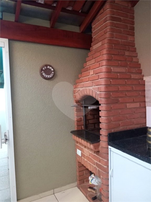 Sobrado com 2 dormitórios.