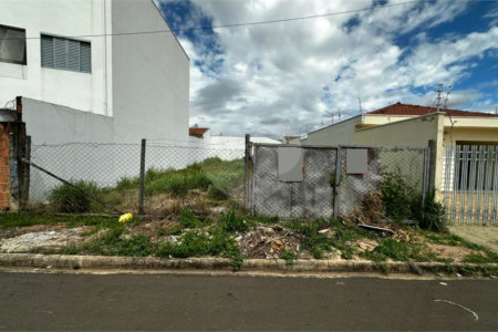 Terreno à venda em Jardim São João Batista, São Carlos - SP