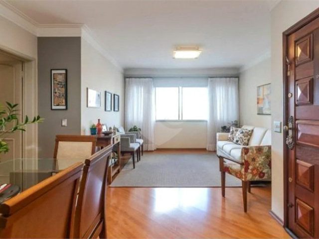 Apartamento à venda com 3 quartos, sendo 1 suíte,  em Campo Belo, São Paulo, SP
