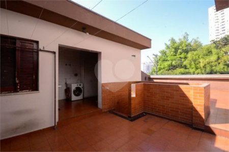 Casa com 4 Dormitórios sendo 1 suíte, com 3 Vagas