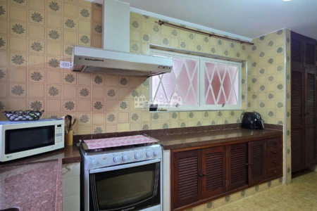 Casa à venda com 4 quartos, sendo 2 suítes, em Vila Petrópolis, Atibaia, SP