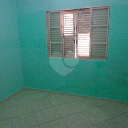 Casa Térrea com 2 dormitórios.