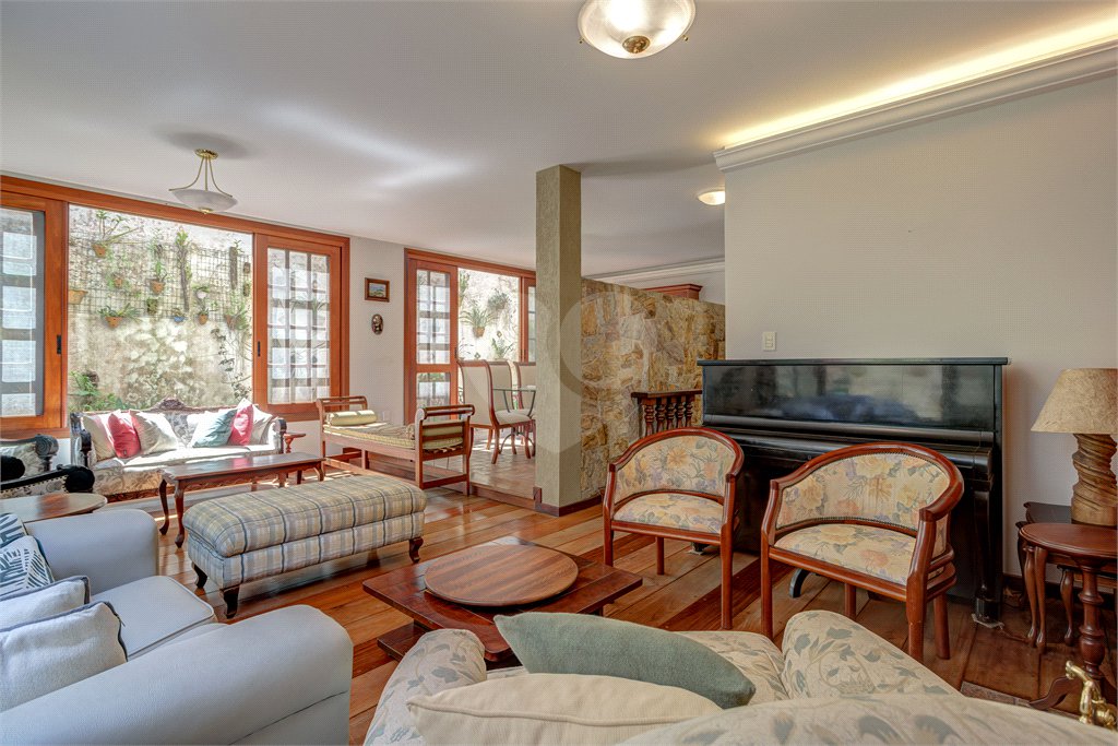Casa à venda com 3 suítes no condomínio Canumá, São Paulo - SP