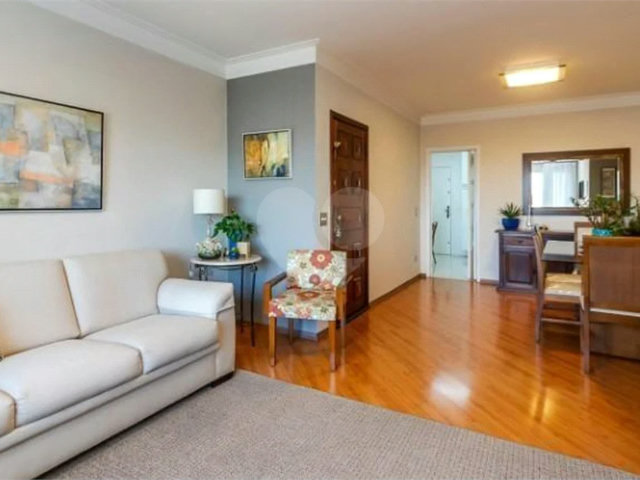 Apartamento à venda com 3 quartos, sendo 1 suíte,  em Campo Belo, São Paulo, SP