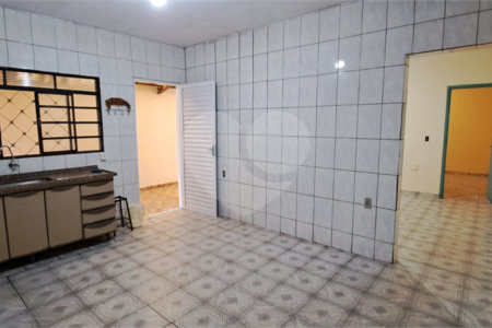 Casa ampla em bairro tranquilo – excelente oportunidade para morar ou investir!