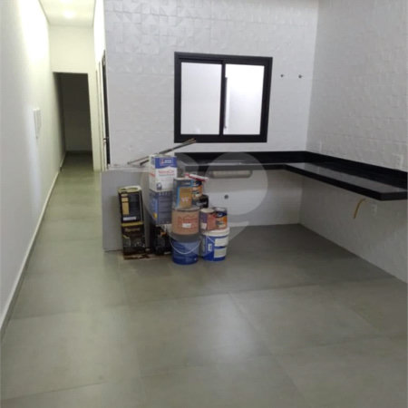 Casa térrea a venda no Jd Sabias! 2 dormitórios sendo 1 suíte com 1 vaga de garagem - Forro de drywall - Água fria e quente - Porcelanato 80x80 na casa toda - Esquadrias pretas - Marmoraria toda em pedra preto negresco - Portão automático -Jardim dos Sabiás tem rápido acesso para rodovia