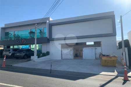 Indaiatuba - Galpão em frente ao Hospital Indaiatuba - Av Fábio Ferraz Bicudo - Locação - R$ 26.800,00 - Lote 360 metros - Área construída 375 metros - 05 vagas - 04 banheiros - 02 copas - finalizando acabamento.