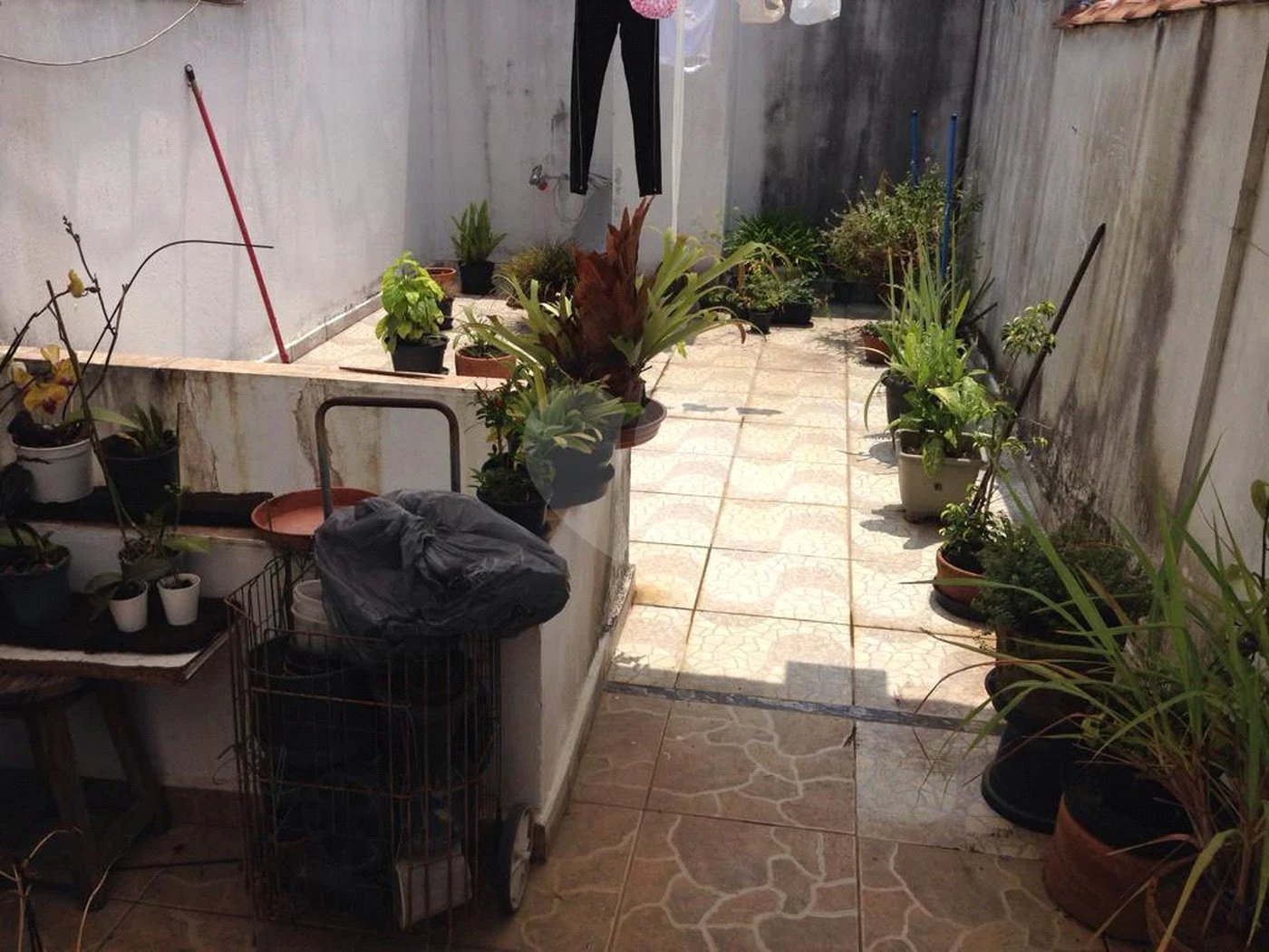 Vende-se Sobrado em Condomínio Fechado – 3 Dormitórios | 180 m²