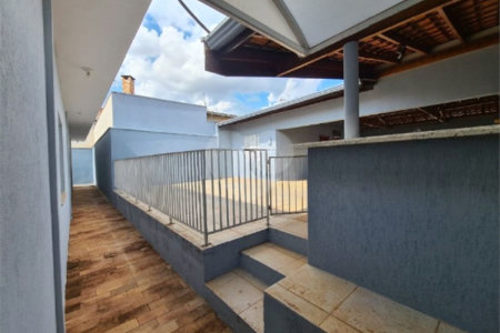 Casa à venda com 3 dormitórios, sendo 1 suite e ampla área de lazer no Jardim Brasil