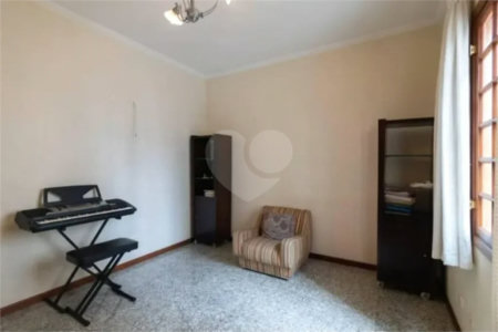 Casa com 3 dormitórios sendo 3 suítes com 03 vagas de garagem.